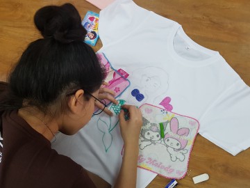 อาสาสมัคร เขียนศิลป์บนเสื้อเพื่อผู้ป่วยเรื้อรัง 1 มิ.ย. 62 T-Shirt Painting Volunteer to Support Chronically Ill Patients in Thailand; June,1, 19